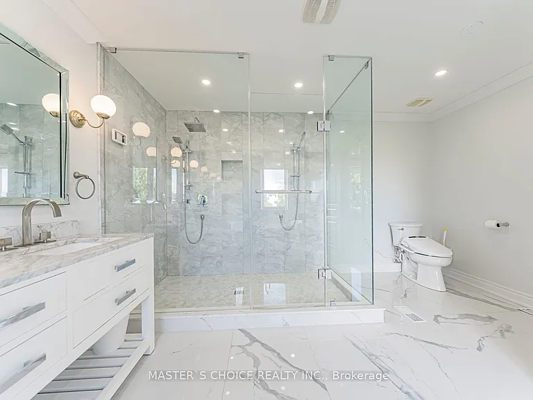 2357 Rideau Dr — Photo 34