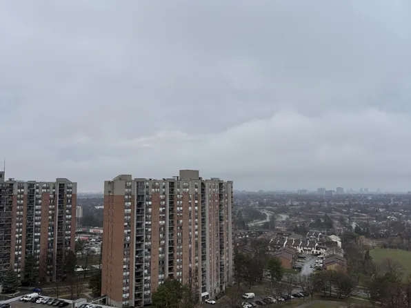 1 Fairview Rd E, Mississauga, ON