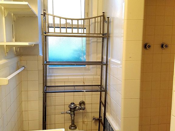 4th image of 2520 34th Ave #1