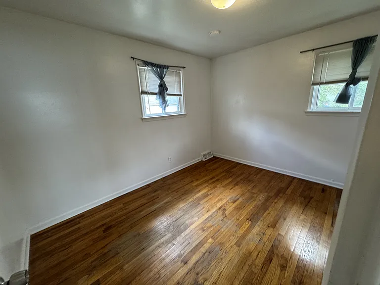 29203 Oakwood St — Photo 9