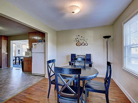 5th image of 303 Bethel Dr