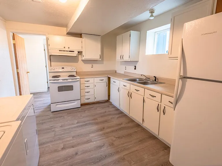 393 N Lincoln St #BASEMENT — Photo 5