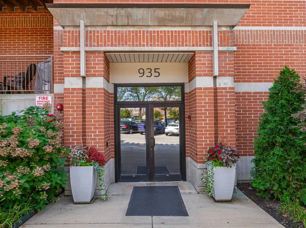 935 Burlington Ave Unit 309, Downers Grove, IL 60515