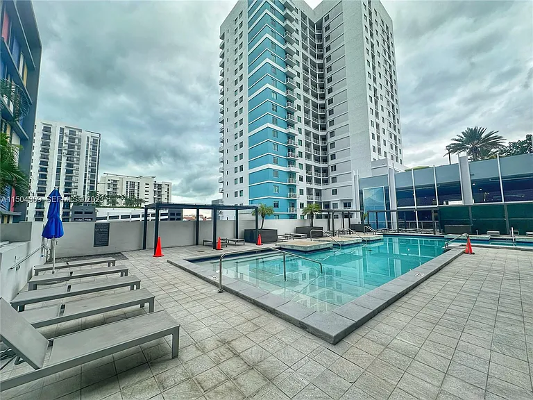 1010 SW 2nd Ave #1901 — Photo 21