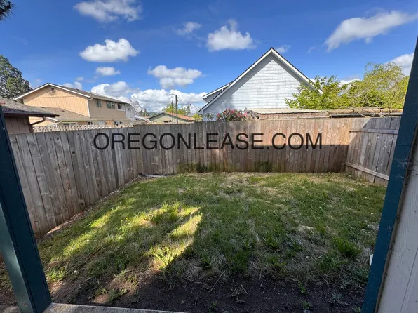270 S 41st Pl #1, Springfield, OR 97478