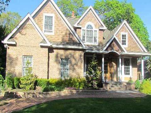3rd image of 19 Hillcrest Dr