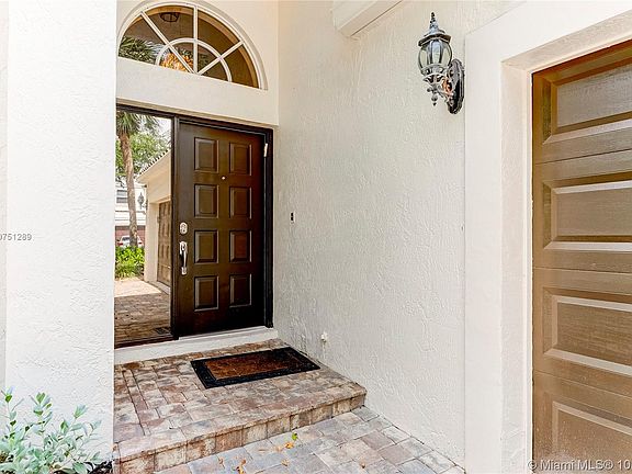 4th image of 6830 NW 75th Pl