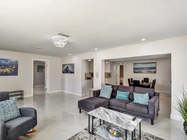 255 Glouchester St, Boca Raton, FL 33487