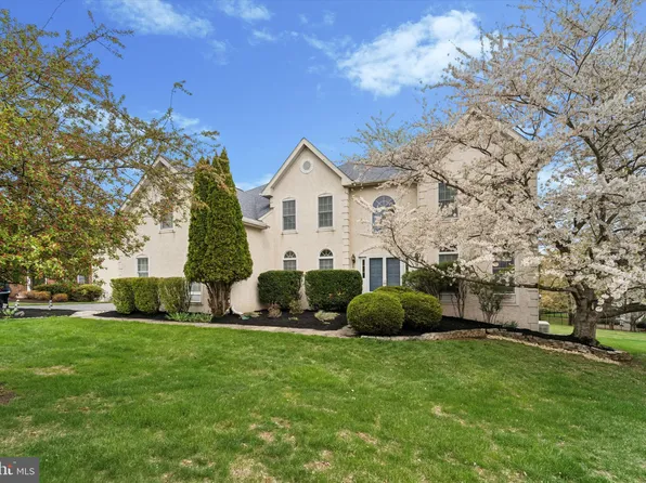 5 Anvil Ct, Glen Mills, PA 19342