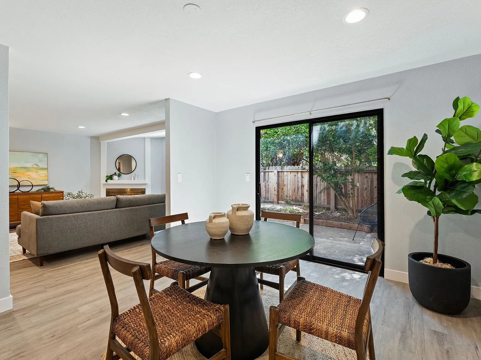 3 bed, 2.5 bath, 1721 sqft, $3,000 — Photo 3