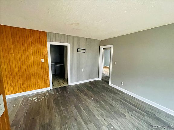 4th image of 2000 Cherry St