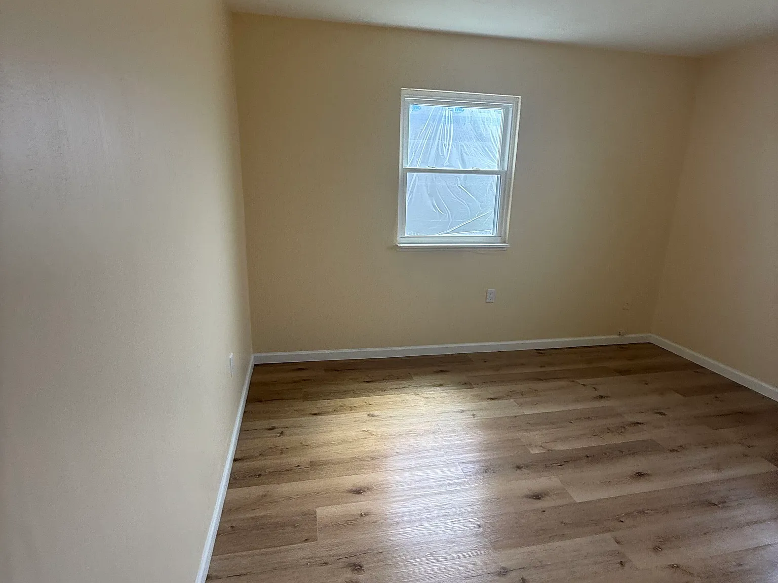 3 bed, 990 sqft, $1,500 — Photo 4