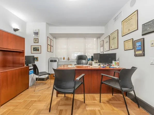 1175 York Avenue image 2 of 12