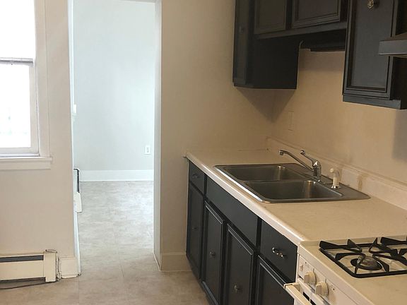 Kitchen/Den (new tile flooring)