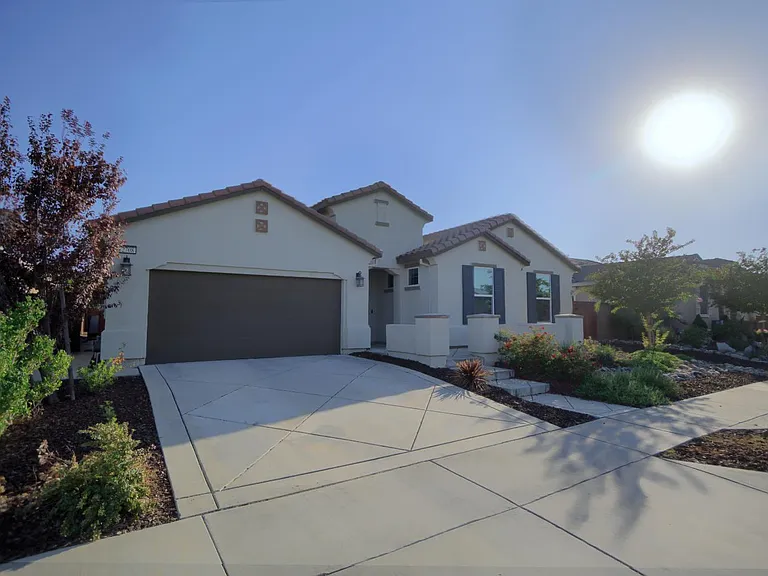 2708 Sweeney Dr — Photo 3
