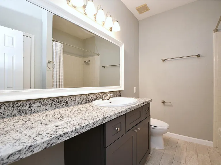 382 Wilcrest Dr — Photo 29