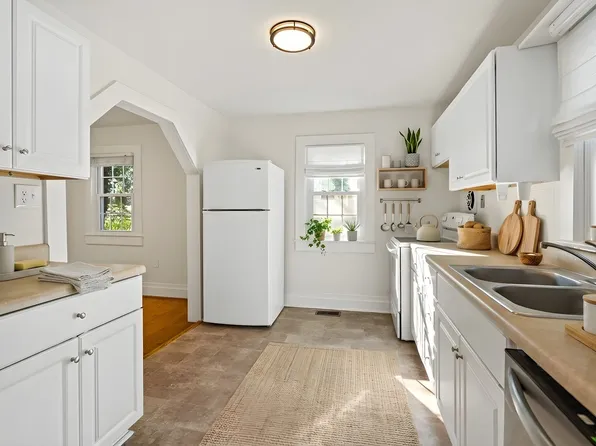 3255 Arlington Dr, Winston Salem, NC 27103