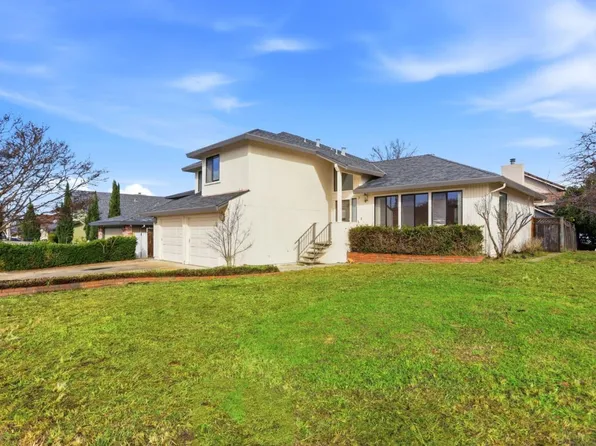 1340 Terrace Dr, Hollister, CA 95023