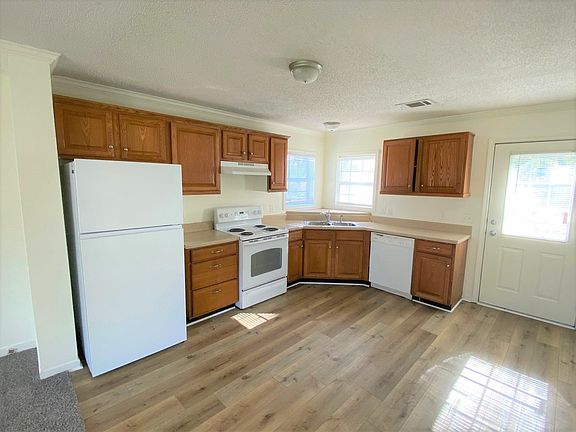 3rd image of 250 Buckskin Cir #A