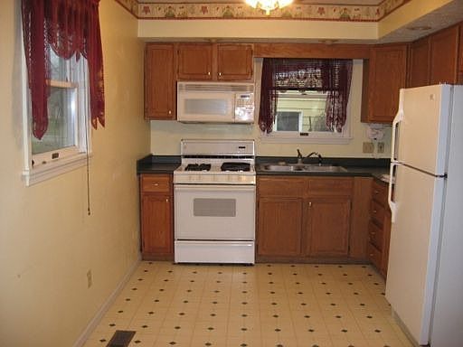 3rd image of 1203 W Wilkinson St