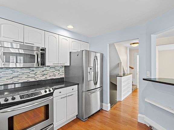 4th image of 150 Hubbard St #B