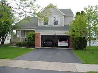 2127 Periwinkle Ln, Naperville, IL 60540