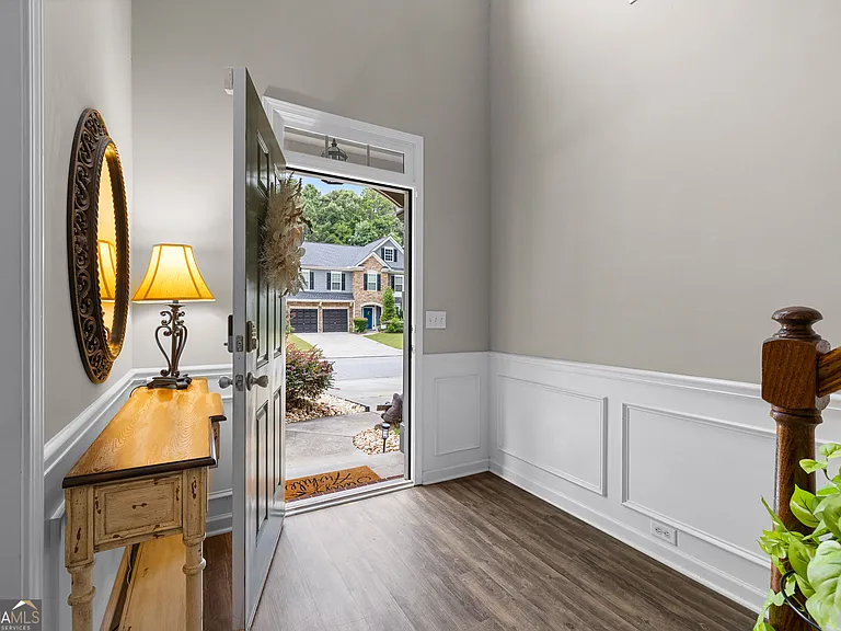 77 Lakeshore Pkwy — Photo 2