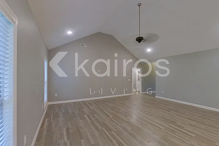 162 Eastwood Ln — Photo 6