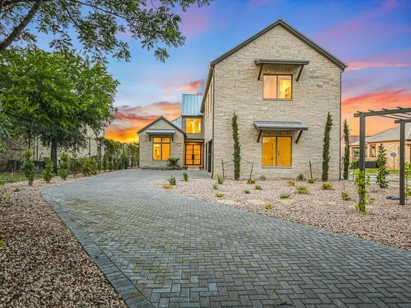 98 Wennmohs Place, Horseshoe Bay, TX 78657