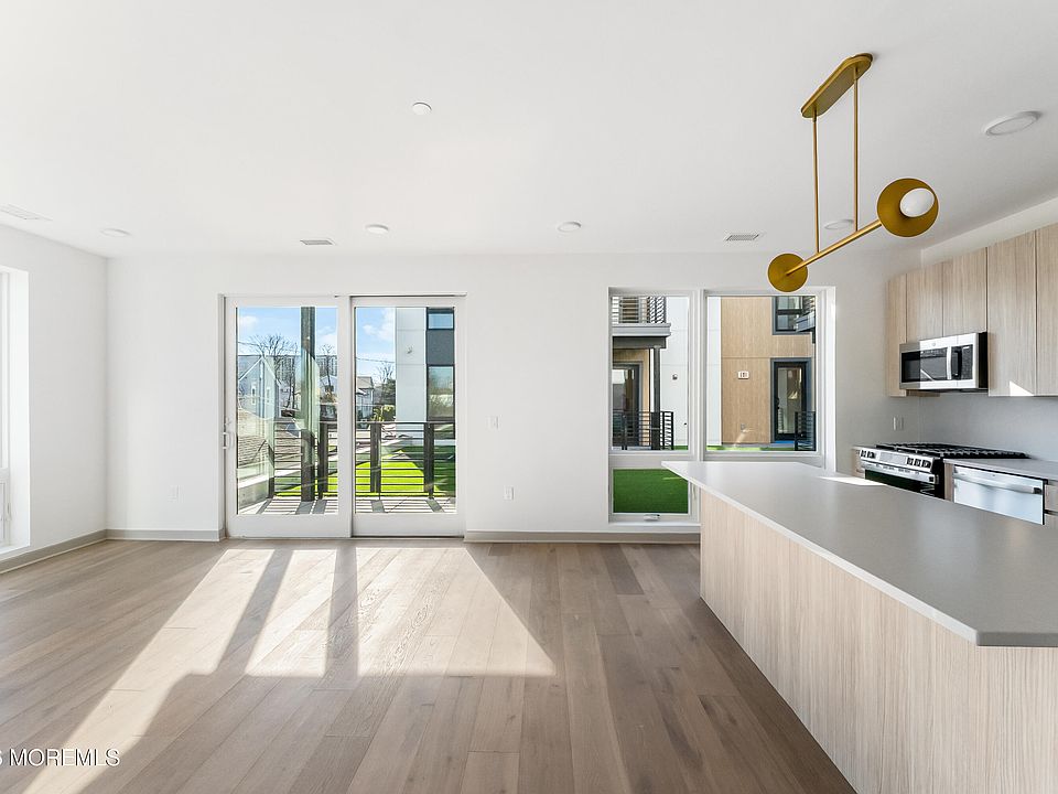 1st image of 665 2nd Avenue #211