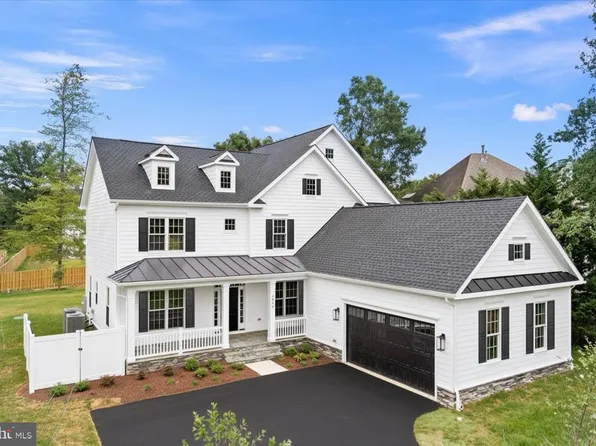 3608 Center Dr, Alexandria, VA 22309