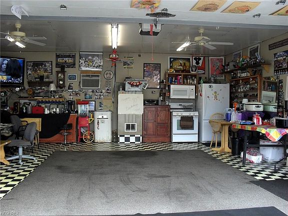 3rd image of 2041 Medford Ave