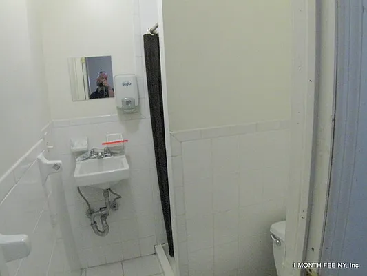 Rented by Uptown Property Group | media 19