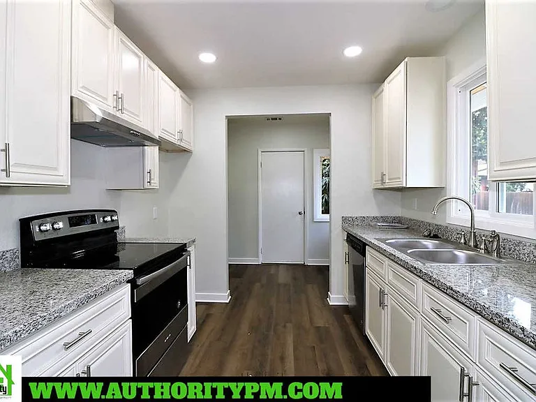 1907 Grace Ave #A — Photo 5