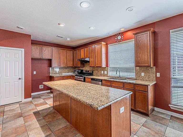 6801 Amesbury Ln — Photo 9