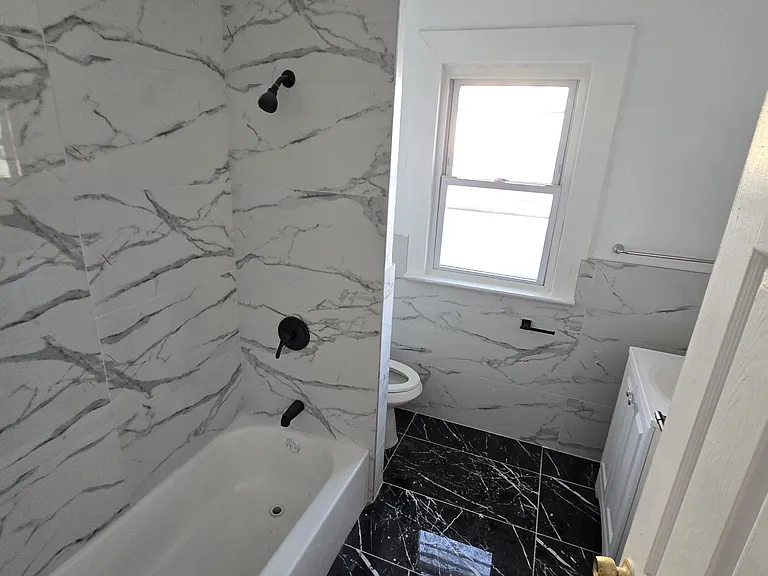 47 N 16th St #G1 — Photo 8