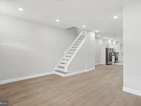 4th image of 5129 Aspen St
