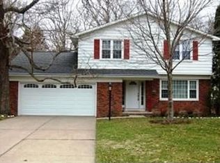 30316 Manhasset Dr, Bay Village, OH