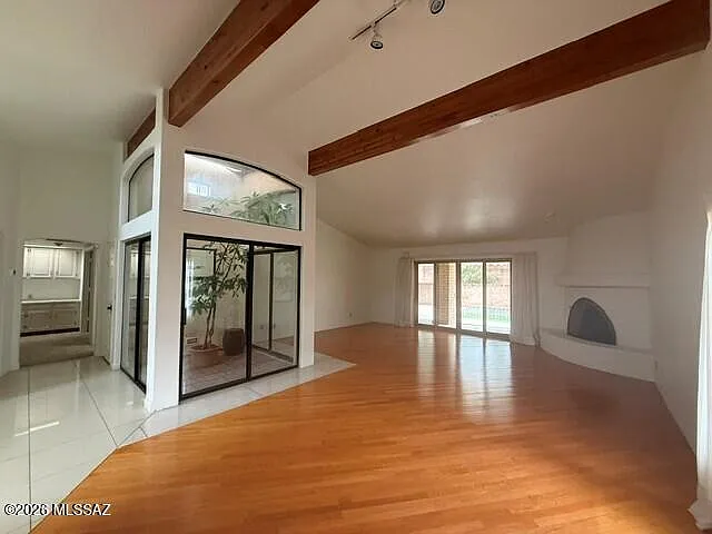 3 bed, 2.0 bath, 2223 sqft, $3,200 — Photo 4