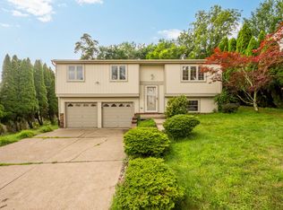 1057 Evergreen Dr, Pittsburgh, PA