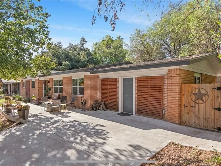 2316 Hermanson Dr — Photo 4