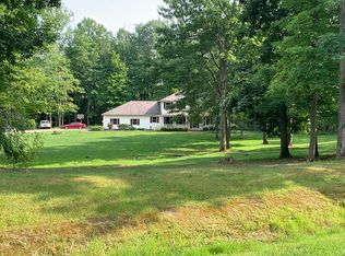 12135 Quail Woods Dr, Chardon, OH 44024