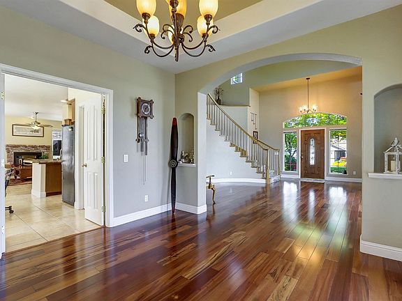 4th image of 2571 Sullivan Dr