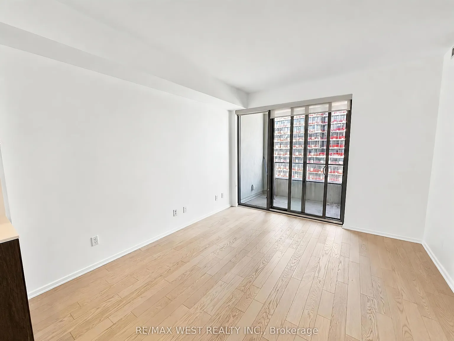 Monde Condos — Photo 2