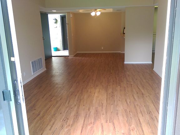 2nd image of 1575 Tanglewood Ln APT L147