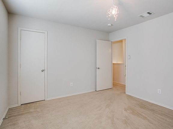 4th image of 4813 Trail Hollow Dr