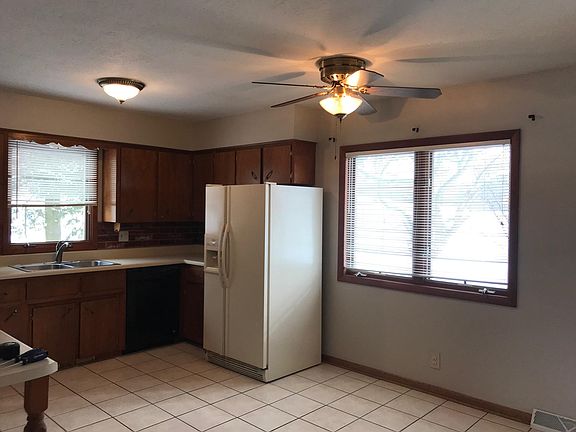 Eat-in Kitchen
