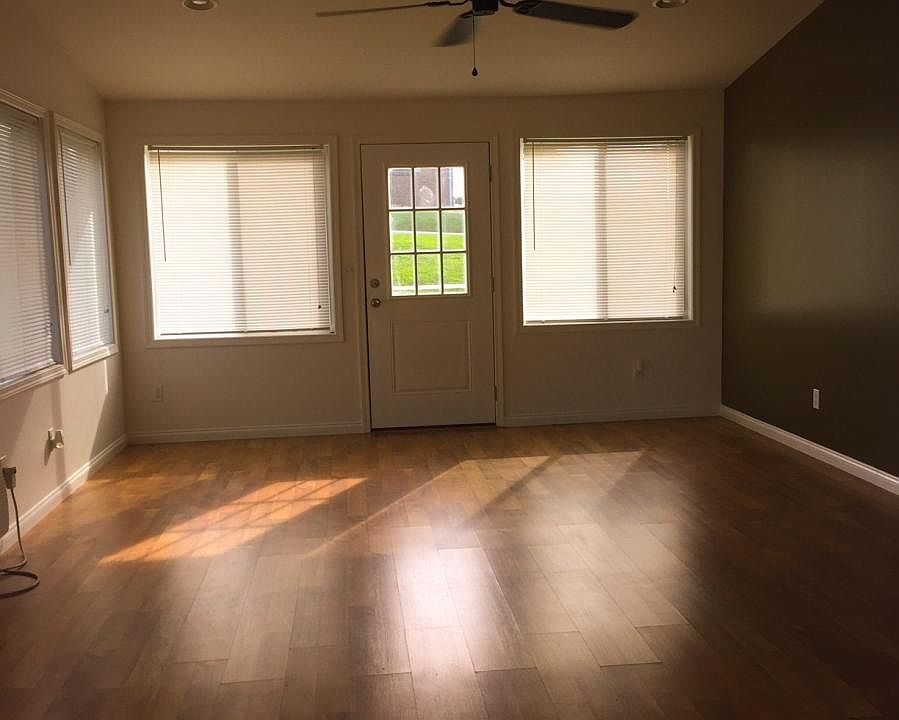 Sunroom with own heat/cooling system (21.25ft X 14ft)