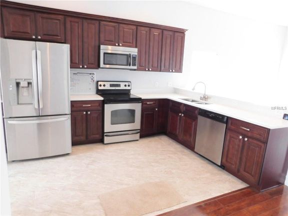 3rd image of 118 Emeraldview Ave