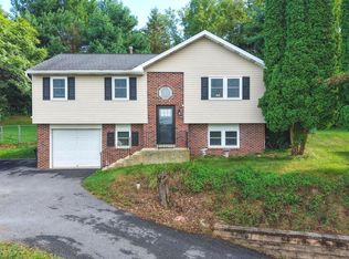 60 Sage Dr, Sinking Spring, PA 19608